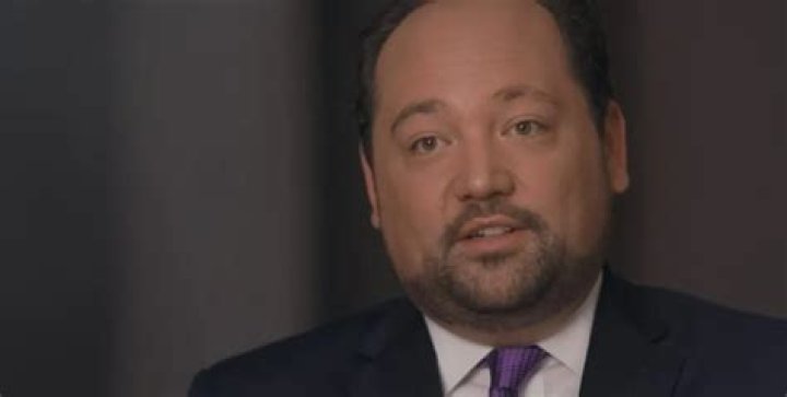 
Is Philip Rucker Married to Wife? Or Dating a Girlfriend? 