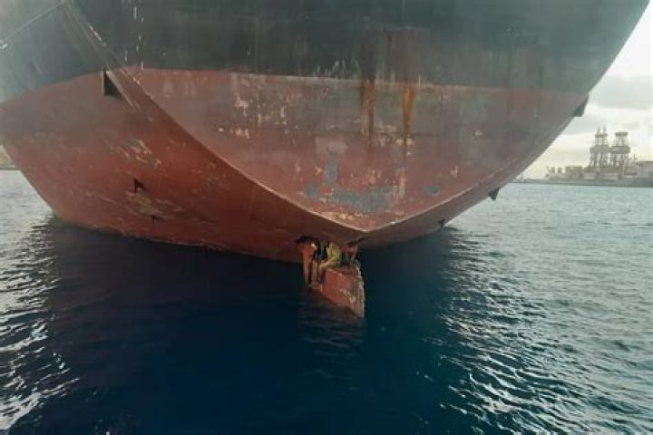 
Photo Shows Stowaways Sitting Just Above Water on Ship’s Rudder After Perilous 11-Day Journey at Sea 