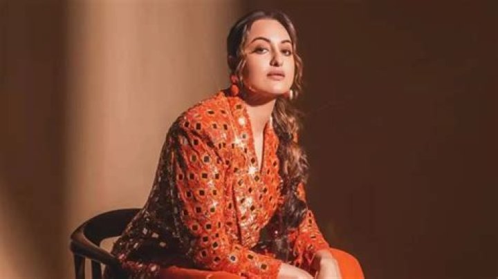 Sonakshi Sinha Height, Weight, Net Worth, Age, Birthday, Wikipedia, Who, Nationality, Biography