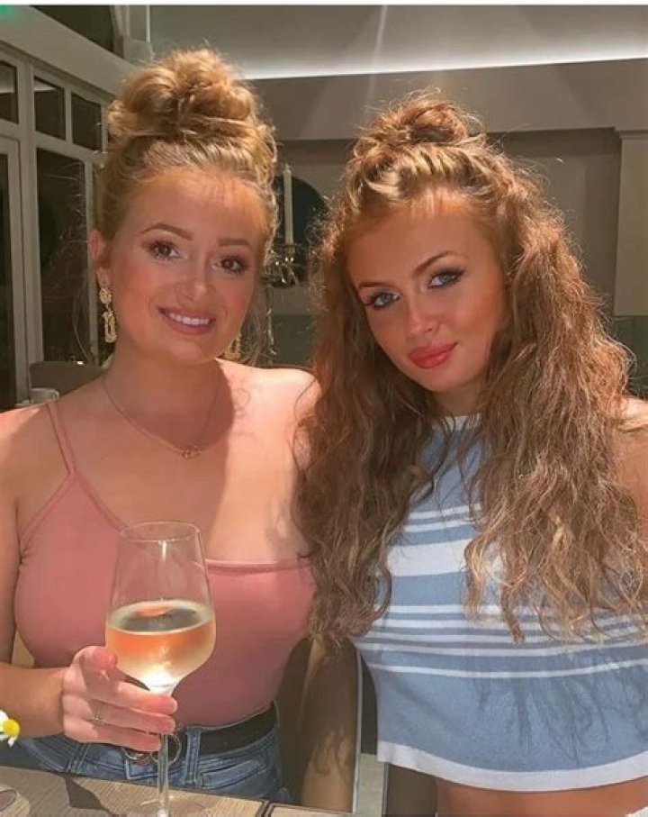 
Who Is Sister of Maisie Smith, Scarlett Smith, Dating Right Now? 